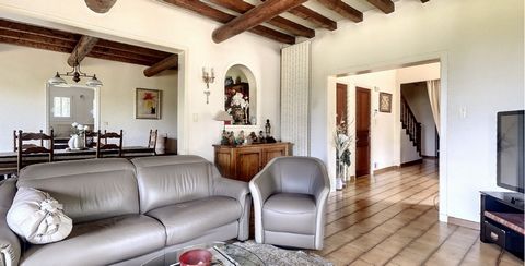 Een zeldzame woonomgeving, op een paar minuten van het centrum van Carpentras, in het hart van de Provence. Gelegen op het platteland op een rustige en groene locatie, op minder dan 10 minuten van het stadscentrum van Carpentras, zal dit huis uit de ...