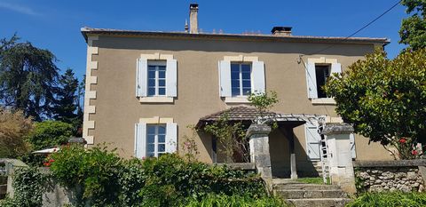 MAISON TRADITIONNELLE AVEC JOLIES VUES DE CAMPAGNE