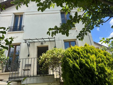 FONTENAY SOUS BOIS en limite de Vincennes, Sophie GONZALES a le plaisir de vous proposer : Une Maison familiale traversante esprit 