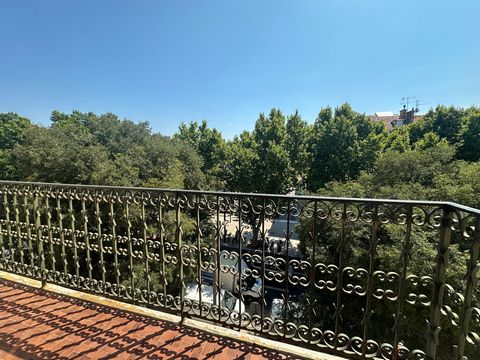 AIX EN PROVENCE - PROCHE PLACE DE LA ROTONDE - T1 dernier étage avec balcon