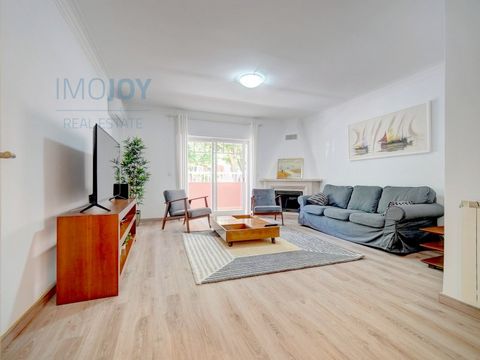 Apartamento T3 inserido numa zona muito tranquila e premium em Cascais, a uma curta distância do mar, das praias do Guincho, da Casa da Guia e dos campos de Golf da região. O apartamento encontra-se em muito bom estado de conservação e detém amplas á...