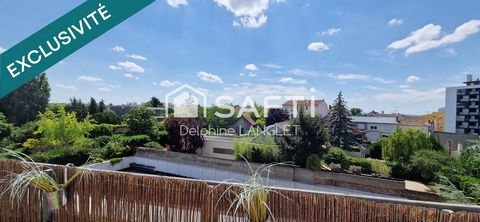 Situé au cœur du quartier Jamin à Reims, à deux pas du centre-ville, cet appartement lumineux de 3 chambres au dernier étage allie confort, modernité et praticité. Refait à neuf il y a 3 ans, il offre des prestations de qualité et un envi...