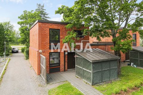 Deze woning heeft ruimte voor een groter gezin! Thuis dicht bij diensten en recreatieve mogelijkheden, evenals goede vervoersverbindingen - het is hier. De gang heeft veel ruimte, wat het dagelijks leven van een gezin met kinderen vergemakkelijkt. De...
