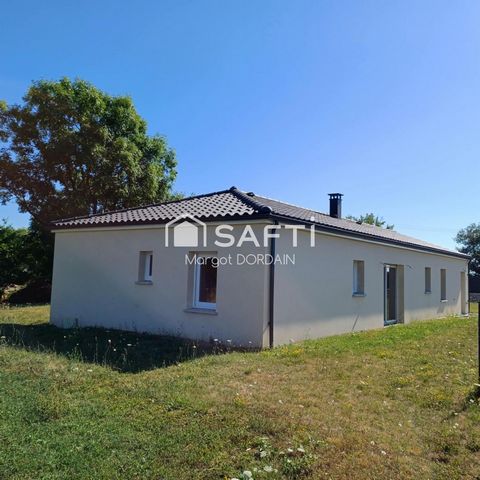 Située dans la charmante commune de Privezac , cette maison de plain-pied construite en 2018 offre un cadre de vie paisible et familial.