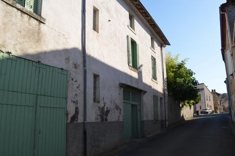 Maison de bourg 110M2 5CH à rénover 1930