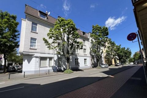 +++Veuillez comprendre que nous ne répondrons aux demandes de renseignements qu’avec des informations personnelles COMPLÈTES (adresse complète, numéro de téléphone et e-mail)+++ L’immeuble d’appartements pour 11 personnes, construit en 1911, impressi...