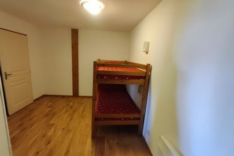 Dit moderne appartement van 40 m² in Chamrousse biedt een comfortabel en functioneel verblijf met een eigen balkon met een prachtig uitzicht op de bergen. Het is geschikt voor maximaal 4 personen en beschikt over een gezellige woonkamer, een volledig...