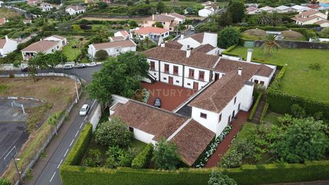 Discover this fantastic, century-old historic manor house, located on the stunning island of São Miguel. With a spacious living area of over 1,600m², this mansion boasts a total of 8 bedrooms and 8 bathrooms, making it ideal for both residential and ...