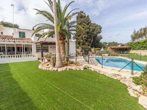 We present this interesting two-storey property, located in a quiet area of Es Castell, ideal for enjoying the Mediterranean lifestyle. On the ground floor, there is a cosy entrance hall, a spacious living-dining room with a glazed terrace, a practic...