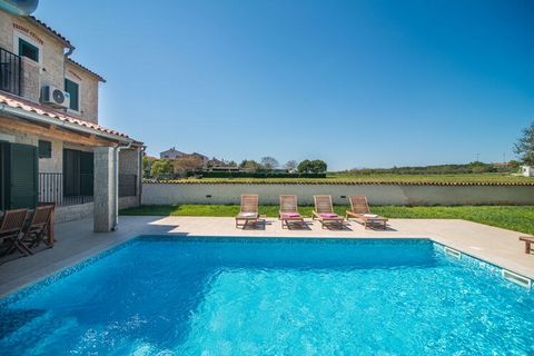 The charming Villa Pomer with a private swimming pool and a fenced yard, at a pedestrian distance from the beach, is the perfect choice for those who love the sea and the sun. Villa has the capacity for 10 persons and consists of 4 bedrooms with priv...