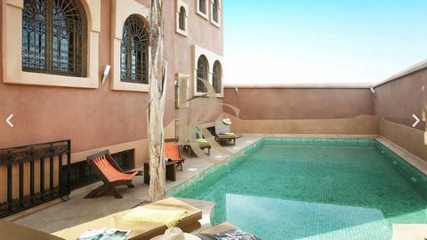 A prestigious fully furnished villa of 700m² on 4 levels built in 2011 by a French company. 4 levels of 220m² and terrace of 180m². 2 independent entrances to separate the 6/5 bedroom villa. It is endowed with a typical Moroccan-modern style harmonio...