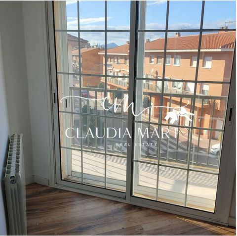 Claudia Mart Real Estate presents this great house ideal to enjoy it in family completely exterior, renovated, with garden terrace, ready to move into. Located in the upper part of Cambrils. The house is located in a very quiet and familiar area, has...