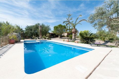 Welcome to this charming house nestled in the heart of the stunning Majorcan countryside, offering breathtaking views of the northern bay. It is a 1-storey house of 220 m2 and 4 bedrooms. It is ideal for couples with children or groups of friends. On...