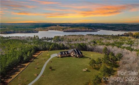 Welcome to Tuckertown Estate - an entirely custom-built 9000sqft+ home overlooking the National Forest w/ a backdrop of Tuckertown Reservoir. Sitting on over 412+acres, bring your UTV's and explore the endless paths & all this property has to offer! ...