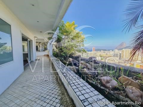 FASCINATING VIEW OF TAKING THE FOLEGO. SUGAR LOAF, CHRIST, NITEROI BRIDGE, GUINLE PARK.  Versatile plant with countless possibilities. It has two large living rooms and spacious dining room, access hall to the five bedrooms of which are four suites, ...