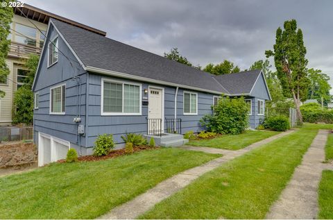 Mid-century Plex.Lives like a house,Perfect Owner Occupant.Newly updated Features-Hardwood flooring,New Roof,Crown molding, kitchen cabinets,bath/kitchen floors,quartz counters, windows,subway tile,dishwashers. Each large unit has 2 beds +1-updated b...