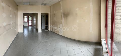 www.biliskov.com  ID: 13485 Zaprešić, Ulica kardinala Stepinac Commercial space of 33.71m2 on the ground floor of a building built in 1986. The space was renovated in 2015. The office space consists of a large room, a toilet, a corridor and a toilet....