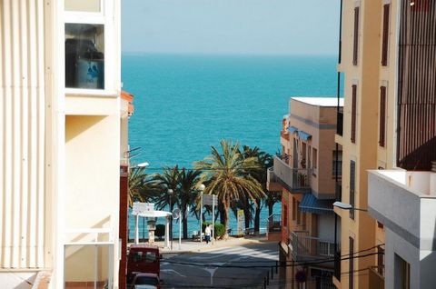 In the heart of the fishing village of Ametlla de Mar we sell big apartment outside and sunny 102 M2 with elevator distributed in 3 rooms possible 4 given the size of the dining room 1 bathroom 1 WC 3 terraces and kitchen beautiful sea views More pro...