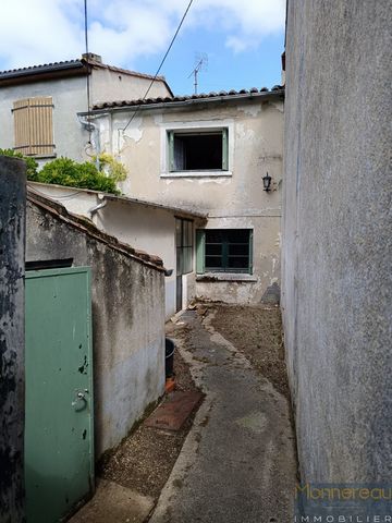 Between BARBEZIEUX and SEGONZAC (16) - In the town of Bonneuil. Small house to renovate entirely. It consists on the ground floor of a living room with kitchen, bathroom and toilet. Upstairs, a bedroom and hallway. Workshop in the courtyard on the ba...