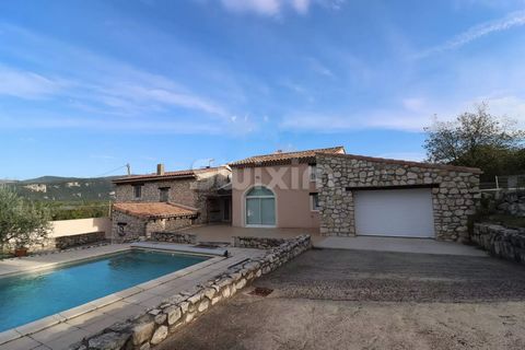 Ref 67079HA: Beautiful renovation for this property of 155 m2 of living space and 57 m2 of outbuildings Entrance hall, kitchen with new furniture and appliances, living room of more than 36m2, dining room, 3 bedrooms, pantry. A garage of 43 m2 and mo...