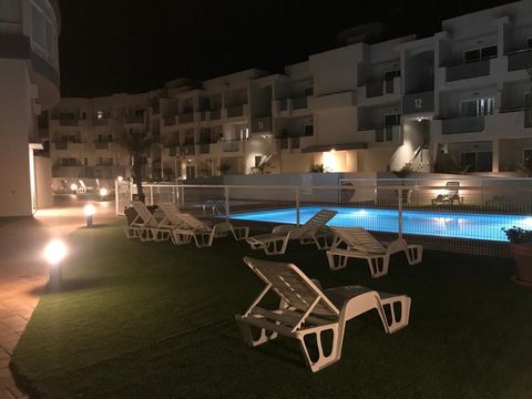 The Corralejo Sun complex is located in the center of Corralejo, near the bus stop, pharmacy, bars and shops. Just 700 meters from the beach. It has a community pool and reception area. The apartment is located on the ground floor and has a bedroom, ...