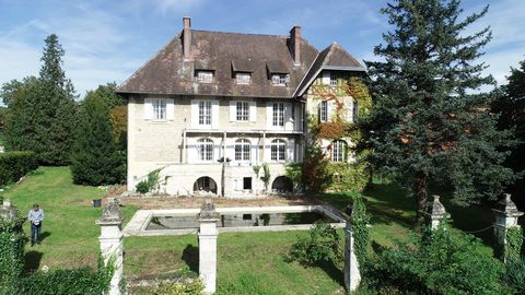 Dpt Aisne (02), Proche Soissons à vendre propriété de 354 m2 habitables sur son terrain clos et arboré de 10200 m2