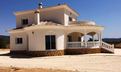 Fantastic Villa built on a plot of 500 m2 in Pinoso The villa has a constructed area of 235m2 distributed as follows Ground floor two porches of 655m2 and 3370m2 a livingdiningkitchen of 5185m2 a gallery a storage room a toilet a bedroom en suite wit...