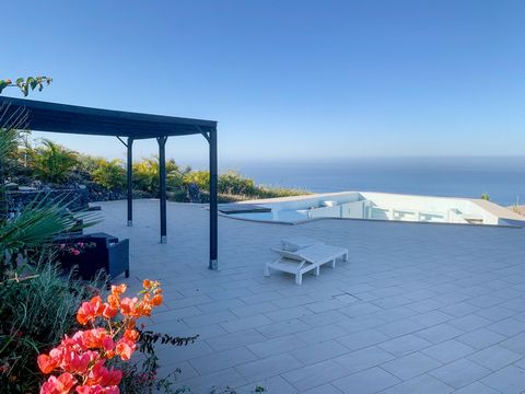 We are pleased to be able to offer this unique country farm, known locally as a finca. The finca is situated in the southwest region of Tenerife, below the main highway, and just 8-10 minutes drive to Playa de la Arena & Puerto Santiago, where you wi...