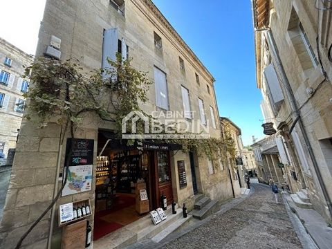Saint EMILION. In the heart of the village of Saint Emilion, a UNESCO World Heritage Site, come and discover this investment property comprising two shops currently rented and a residential area to be renovated. Preserved old fittings, fireplaces and...