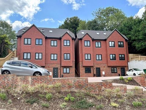 *ALL UNITS SOLD* Frost Estate Agents are delighted to offer this superb and distinct development of 4 brand new bespoke semi-detached townhouses with a traditional façade found in a stunning leafy location of Kenley, this development offers unrivalle...