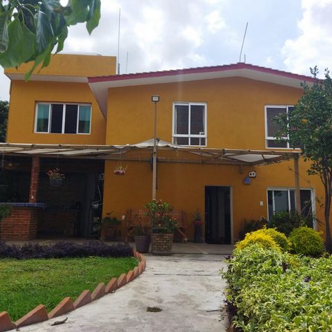 House with commercial premises in Estrada Cajigal Opportunity Excellent investment option! Property on Estrada Cajigal commercial corridor, with commercial land use, to 3 properties on Av. Gobernadores, 381 m2 of land and 367m2 of construction, with ...