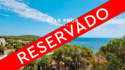 In the beautiful town of Llançà, in Girona, there is a wonderful property that has come onto the market thanks to the renowned real estate agency Star Prop. This charming property is characterized by offering stunning sea views, an optimal layout, an...