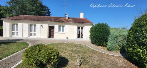 Dpt Charente Maritime (17), à vendre SAINTES maison P5 de 104 m² - Terrain de 2 700,00 m² - Plain pied