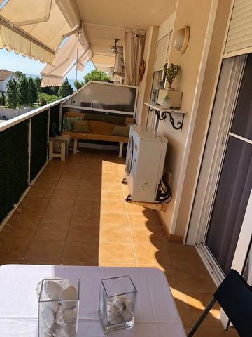 Apartment of 65 m2 in Alcanar beach, Tarragona, Costa Dorada. It has 2 double bedrooms, 1 bathroom, kitchen and living room. Terrace with awnings with sea and mountain views. Hot/cold pump. Parking space and storage room. Communal pool and garden. 2k...