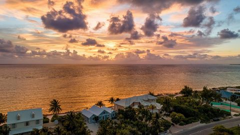 Cayman Kai é um lugar mágico para as famílias passarem suas férias, tanto moradores quanto turistas. O ritmo é mais lento e a atmosfera é mais suave do que Seven Mile Beach. No Kai você pode encontrar grande snorkeling e pesca, ventos alísios encanta...