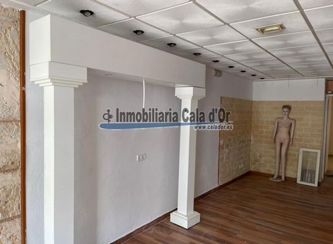 Two premises in the heart of Cala d'Or in one of the busiest streets in the town, ideal for any type of business. Currently enabled / decorated as a clothing and accessories store. Immediate availability. The premises of approximately 60 m2 each are ...