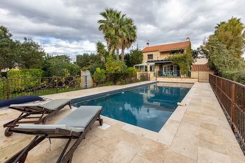 An enchanting setting for this truly beautiful house which totals 343 m² of built surface area including 250 m² of living space and stretches out on superbly wooded land of 2700 m² with a 15 x 5 masonry swimming pool, bowling alley and various outbui...