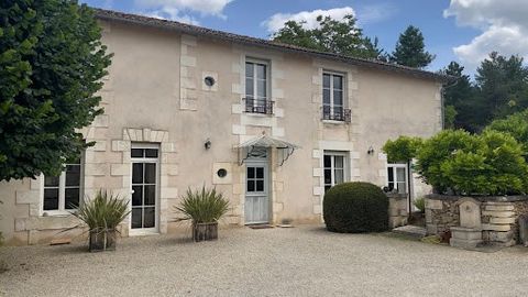 A few kilometres from Poitiers and the Futuroscope, come and discover this superb house from the end of the nineteenth century, tastefully renovated. Located in the commune of Fontaine Le Comte, with all the local shops, school, doctors, etc.... This...