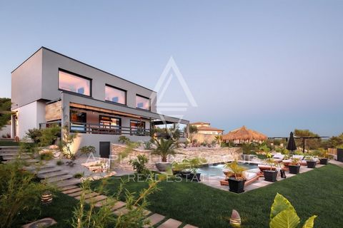 Exclusive at ALPHA LUXE GROUP - Charming oriental villa in Istria, Croatia – A modern retreat close to the sea Nestled in the heart of Istria, Croatia, this exquisite oriental villa, spanning 180 m², is for sale. It beautifully combines contemporary ...