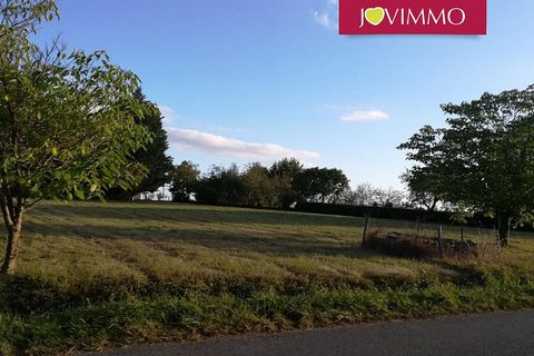 Located in Monpazier. IN VERGT-DE-BIRON, FLAT CONSTRUCTIBLE LAND OF 2450 M2 WITH A WELL JOVIMMO votre agent commercial Fabienne ROYER ... In the town of VERGT DE BIRON, near the exceptional site of the Château de BIRON, located in the heart of a peac...