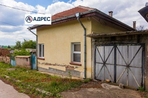 ''Address'' Real Estate offers a house in the village of Gorna Mitropolia, with a total built-up area of 100 sq.m., with an adjoining basement, garage, well and yard - 1000 sq.m. The property has the following layout: one part of the house consists o...