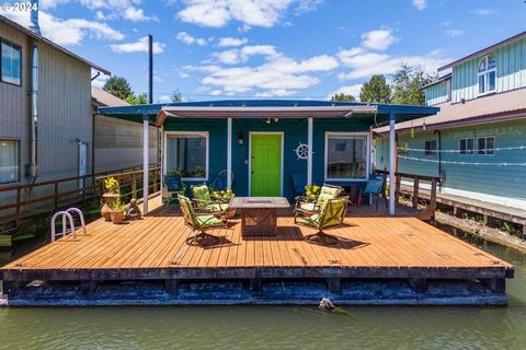 Welcome to Paradise Moorage. This adorable floating home is right on the quiet Multnomah Channel. This 1 bedroom 1 bathroom home is a great summer or weekend getaway for all your boating, paddle boarding, jet skiing or kayaking needs! Over $40k in up...