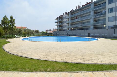 2-Zimmer-Wohnung in einer geschlossenen Wohnanlage mit Swimmingpool, nur 250 m vom Strand von S. Martinho entfernt. Diese außergewöhnliche Wohnung besteht aus zwei Schlafzimmern mit Einbauschränken, einem Wohnzimmer mit Balkon, einer voll ausgestatte...