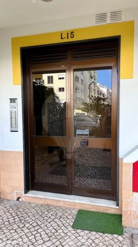 Storage in Portimão for sale. Next to one of the main avenues of Portimão, inserted in a well-maintained and easily accessible building, and with easy parking, this storage room with 15m2, located on the ground floor of the building, is ideal for tho...