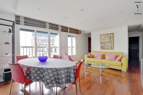 On the fifth floor by elevator of a recent, guarded building, exclusivity Villaret Immobilier this 51m2 apartment in perfect condition, in absolute calm, offers an entrance hall with dressing room, a large fitted and equipped kitchen partially open o...