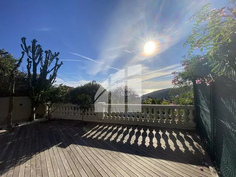 VILLEFRANCHE SUR MER - VINAIGRIER / Garden Level - 3-room apartment 78.16m² with terraces and garden 100m2 - Sea View / Parking //VILLEFRANCHE SUR MER - Turnkey - Located on the ground floor, this magnificent bright 3-room apartment has several exter...