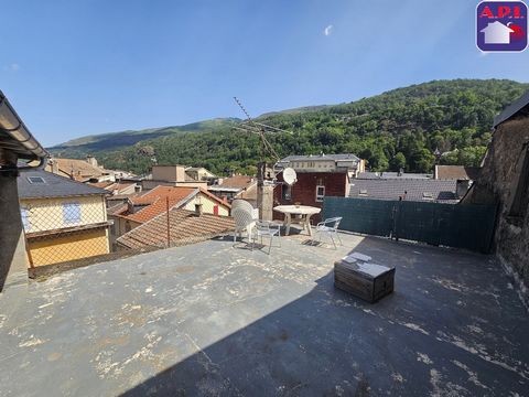 POUR INVESTISSEMENT Dans un immeuble soumis au régime de la copropriété, Lot de six appartements à vendre situé dans l'hypercentre d'Ax Les Thermes. Tous les appartements sont de type 2 allant de 30 m² à 50 m² environ. Vous pourrez également aménager...