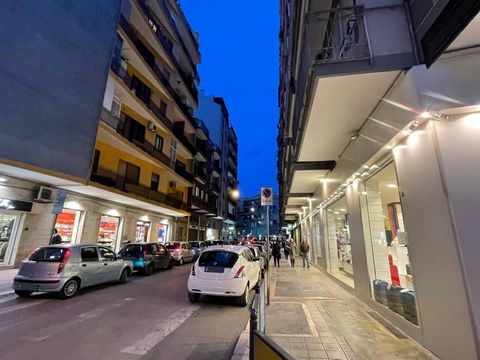 PUGLIA - BARLETTA (BT) - VIA LEONTINE DE NITTIS Immerso in una delle zone più prestigiose di Barletta, si trova questo magnifico locale commerciale in vendita. Attualmente dato in locazione, rappresenta un'opportunità unica per chi desidera investire...