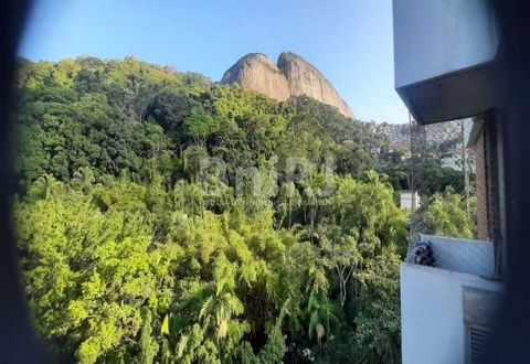 Nous vous présentons ce magnifique appartement situé au cœur de Gávea, dans l’un des meilleurs condominiums du quartier. Située dans un terrain du centre-ville, cette propriété offre une vue imprenable sur les forêts, le Christ Rédempteur et les Deux...