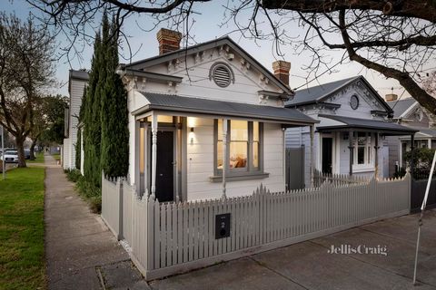 Occupying a prized corner position on one of Armadale’s most treasured treelined streets, this freestanding 1880’s Victorian residence offers unparalleled contemporary appeal. Exquisite architectural detail defines this unique home, one of Cambridge ...